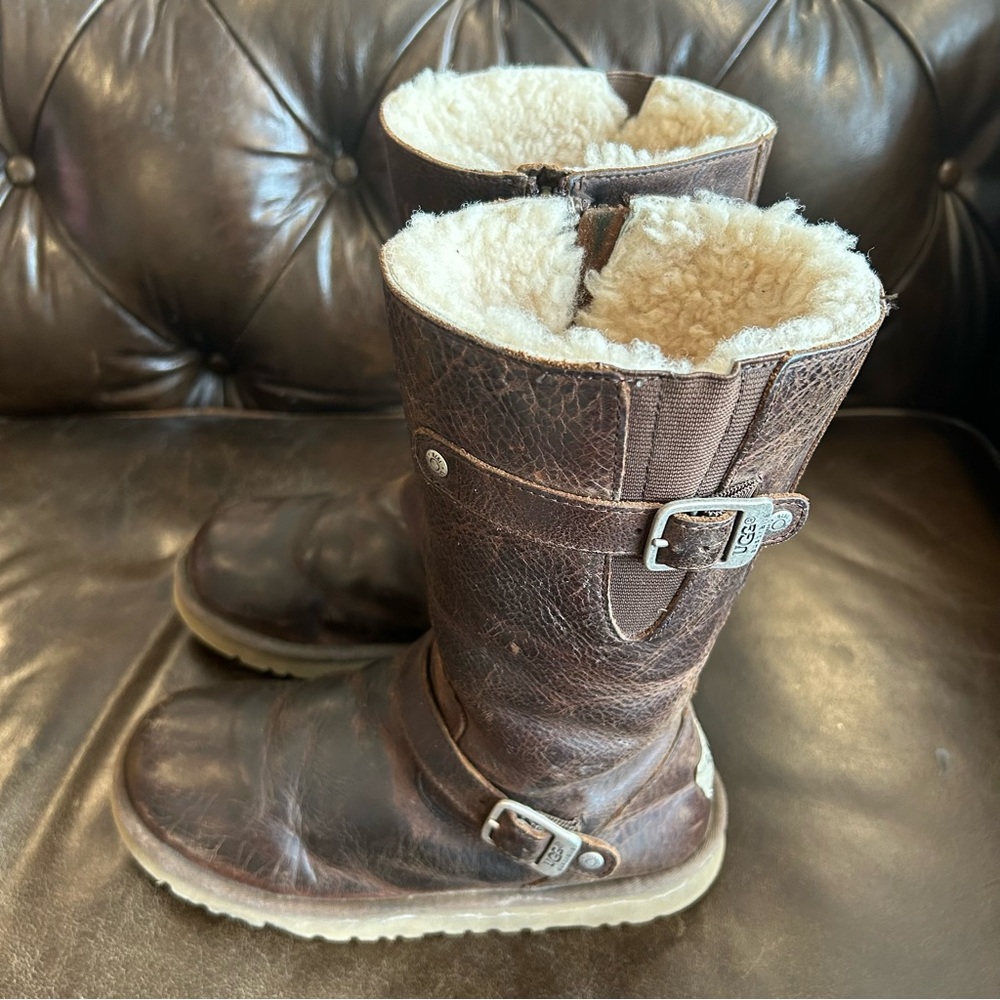 UGG Australia Kensington Boots Shearling Leather Shoes 1969 Brown size 5